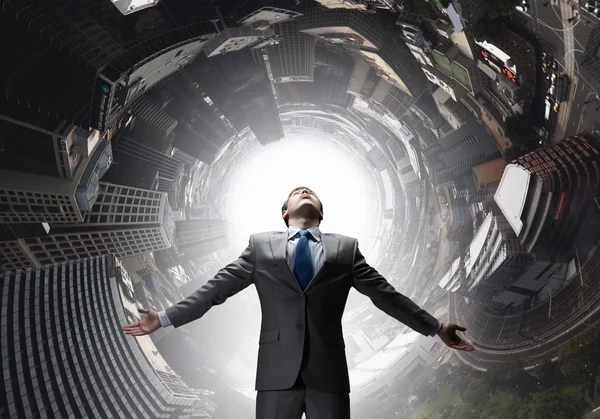 O gücünü hissediyor