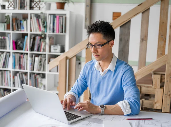 Portrait of young businessman — Stock Photo, Image