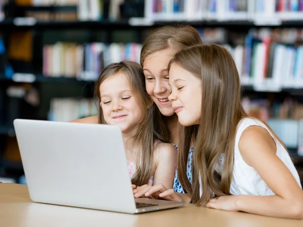 Teknik i biblioteket — Stockfoto