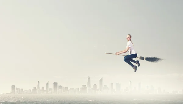 Girl fly on broom — Stock Photo, Image