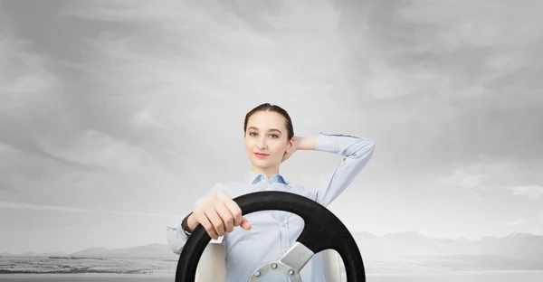 Mulher com volante — Fotografia de Stock
