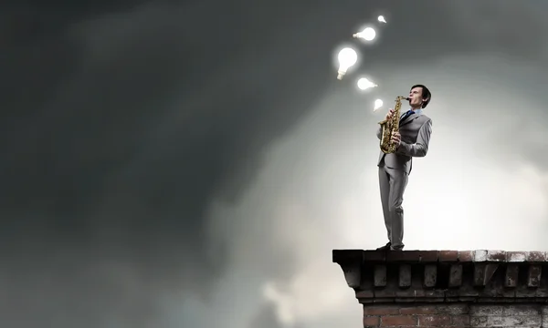 Schöner Saxofonist. Konzeptbild — Stockfoto