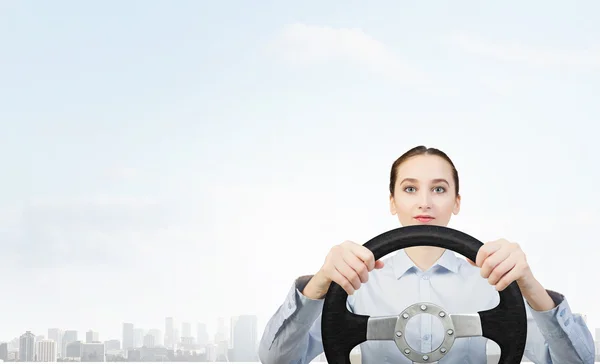 Mujer con volante — Foto de Stock