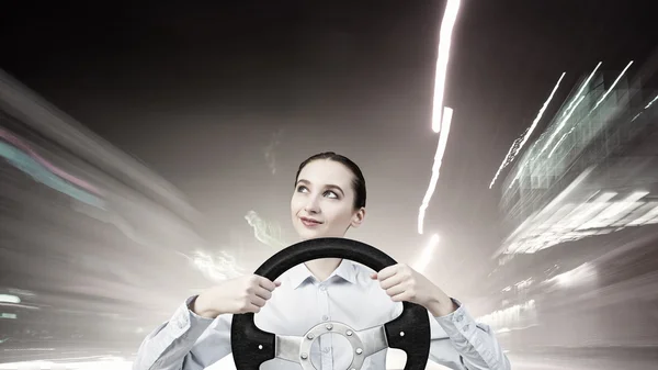 Mulher com volante — Fotografia de Stock