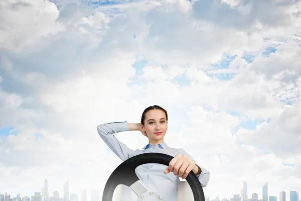 Mujer con volante — Foto de Stock