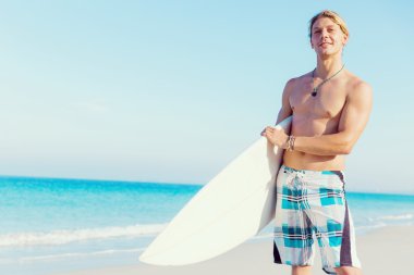 Dalgalar vurmak hazır