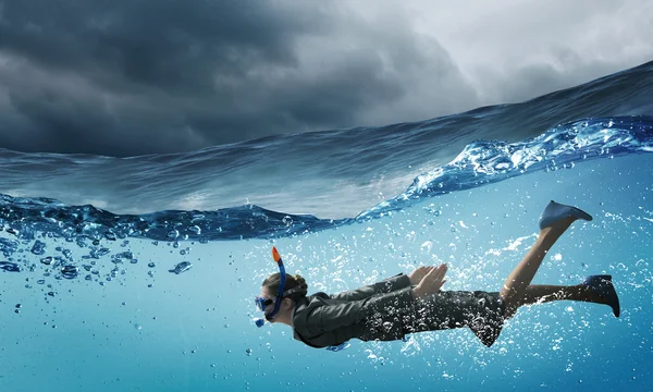 Mujer bajo el agua —  Fotos de Stock