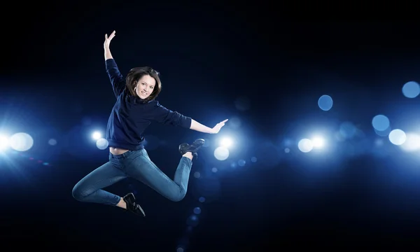 Dansçı kız olarak atlama — Stok fotoğraf