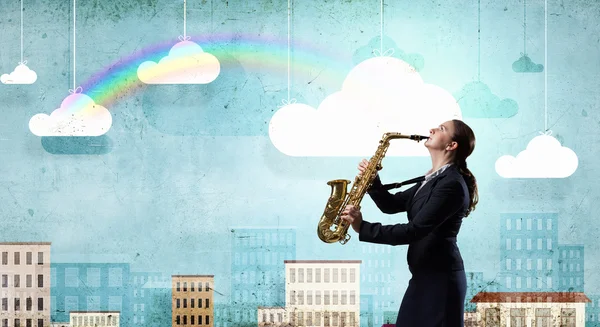 Mujer saxofonista. Imagen conceptual —  Fotos de Stock