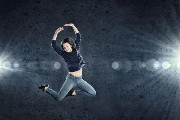 Bailarina chica en salto —  Fotos de Stock