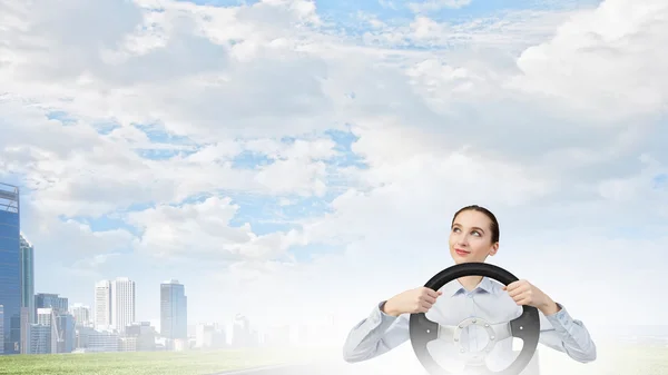 Mulher com volante — Fotografia de Stock