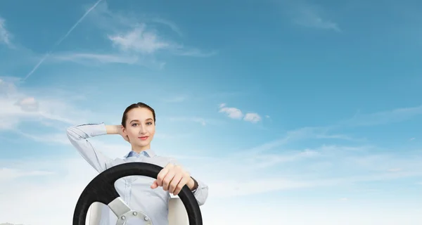 Mujer con volante — Foto de Stock