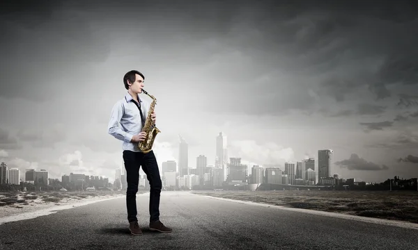 Knappe saxofonist. Concept afbeelding — Stockfoto