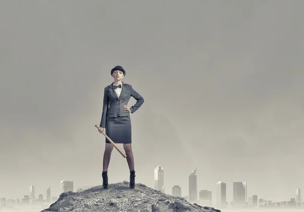 Frau mit Baseballschläger — Stockfoto