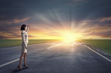 Yeni gün için bekliyor