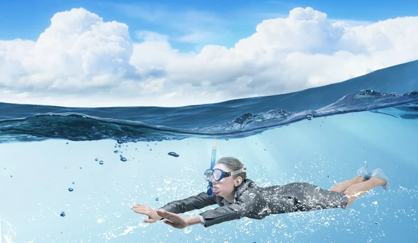 Mujer bajo el agua —  Fotos de Stock