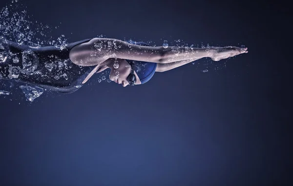 Uma nadadora. Imagem de conceito — Fotografia de Stock