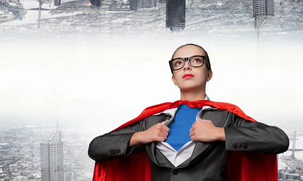 För att vara super tar kvinna styrka — Stockfoto