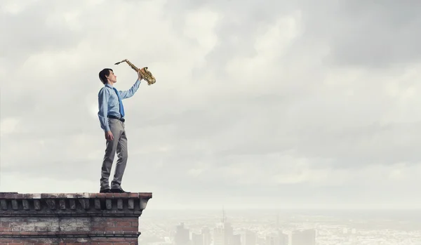 Schöner Saxofonist. Konzeptbild — Stockfoto