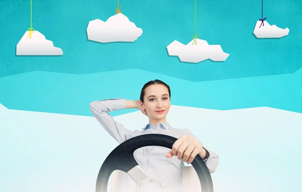 Žena s volantem — Stock fotografie