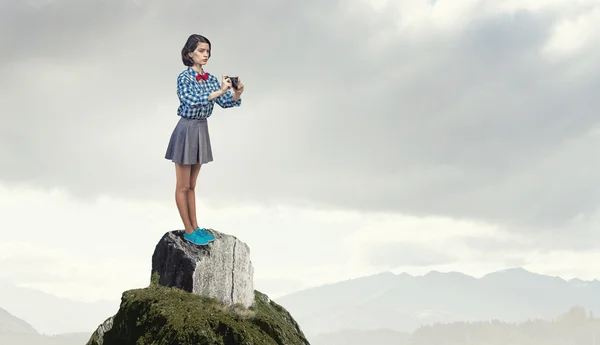 Ragazza con macchina fotografica — Foto Stock