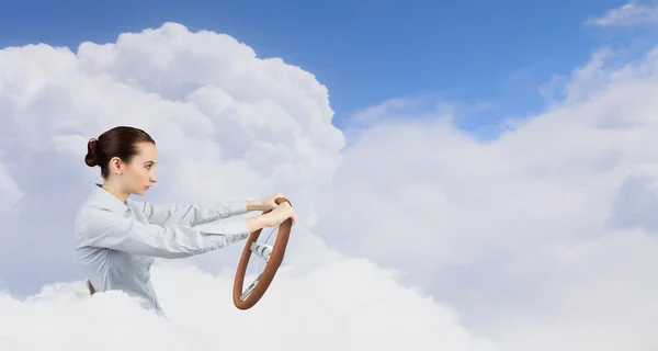 Mulher com volante — Fotografia de Stock