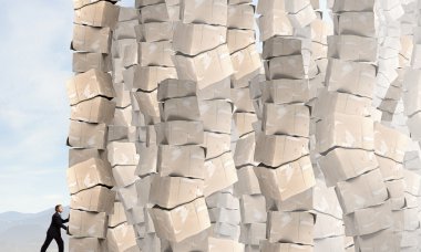 Karton Kutularda adamla