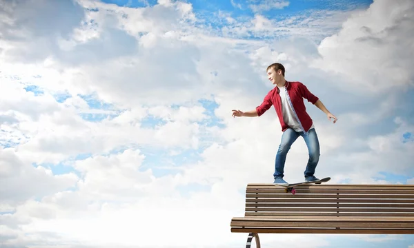 Guy on skateboard — Stock Photo, Image