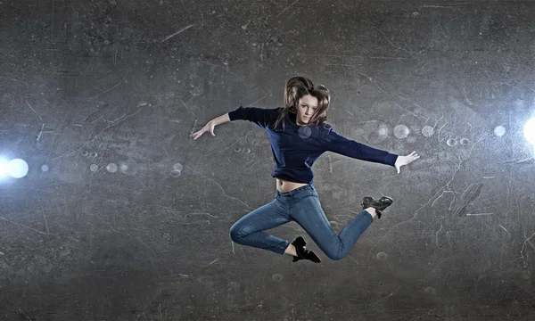 Dancer girl in jump — Stock Photo, Image