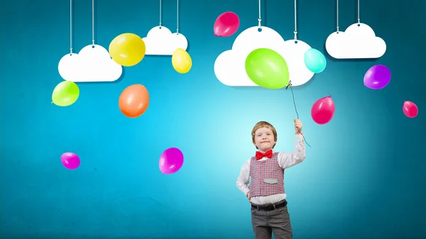 Niño con globo —  Fotos de Stock