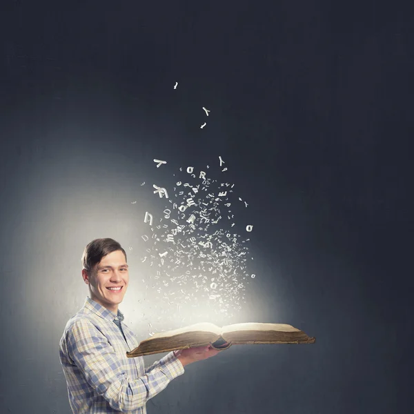 Man reading book — Stock Photo, Image