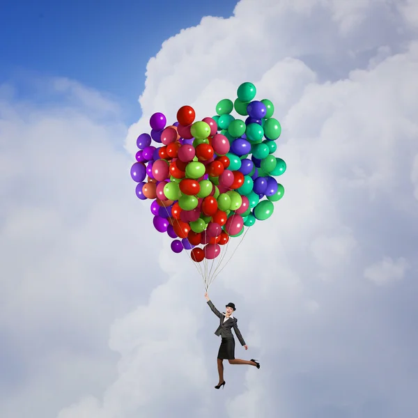 Kvinnan flyga ballong — Stockfoto