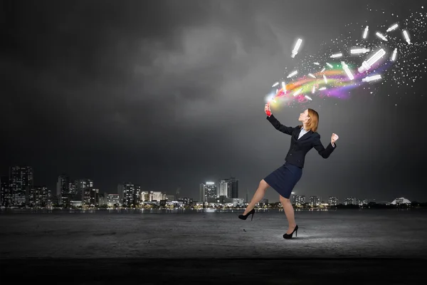 Mujer gritar en rojo receptor — Foto de Stock