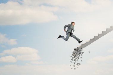 Kariyer basamaklarını zorlukların üstesinden