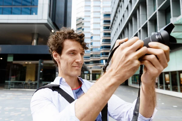 Male photographer taking picture — Stock Photo, Image