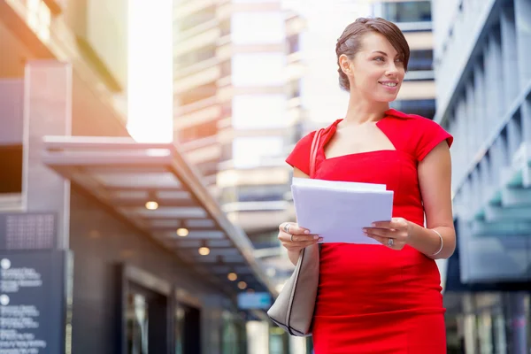 Portrait of businesswoman outside — Stock Photo, Image