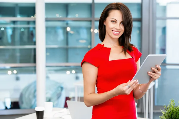 Mujer de negocios exitosa moderna — Foto de Stock