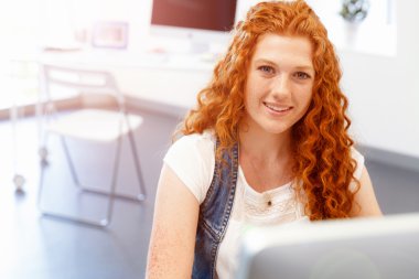 Yaratıcı iş kadını ofiste