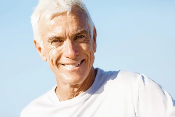 Portrét zdravé starší muž — Stock fotografie