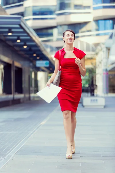 Retrato de mujer de negocios afuera —  Fotos de Stock