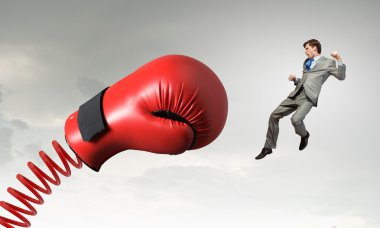 Eldiven tarafından saldırıya işadamı