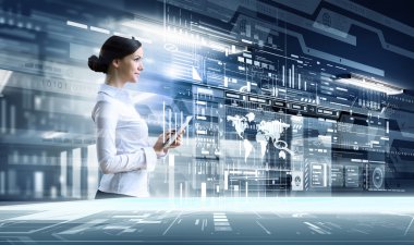 Modern teknolojiler kullanan kadın