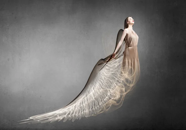Девушка-ангел в платье — стоковое фото