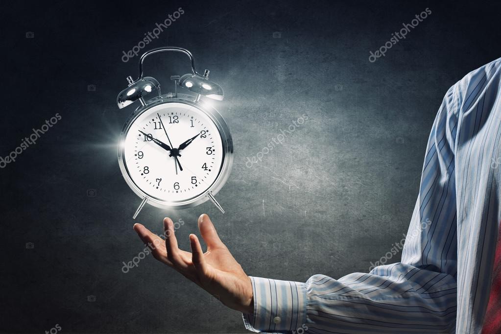 Ваше время и техника в. Человек часы. Спонтанный человек и часы. Графический человек и часы. Человек и часы фото.