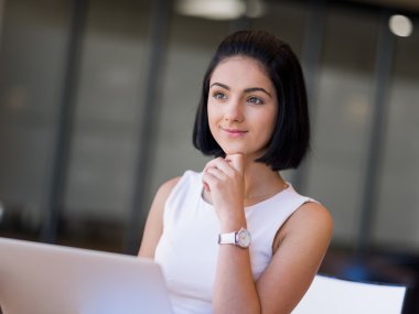 Not Defteri ile genç busines kadın