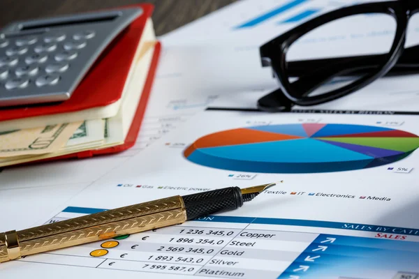 Financial charts and graphs on the table — Stock Photo, Image