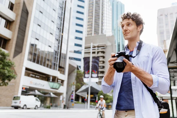 Mužské Fotograf fotografování snímku — Stock fotografie