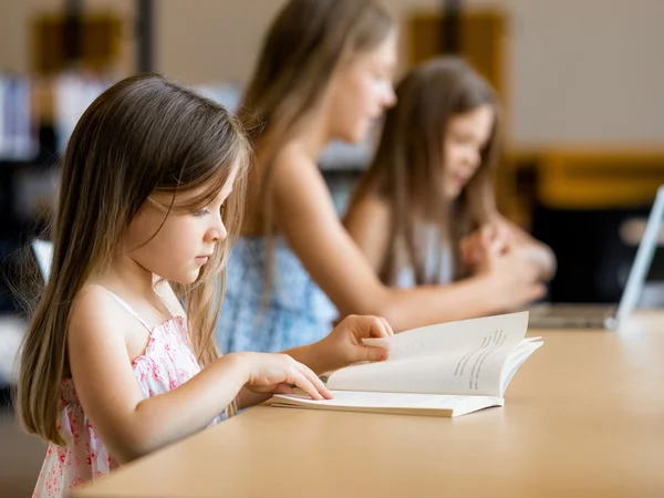 I love reading — Stock Photo, Image