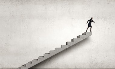 Kariyer basamaklarını üzerinde çalışan