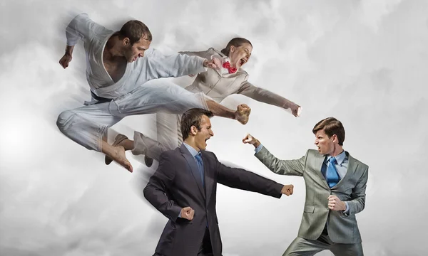 Beyaz kimino erkekte karate — Stok fotoğraf